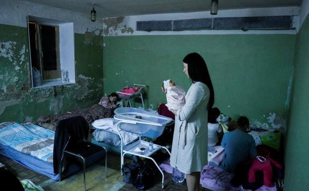 A field hospital in Kiev with several newborns. 