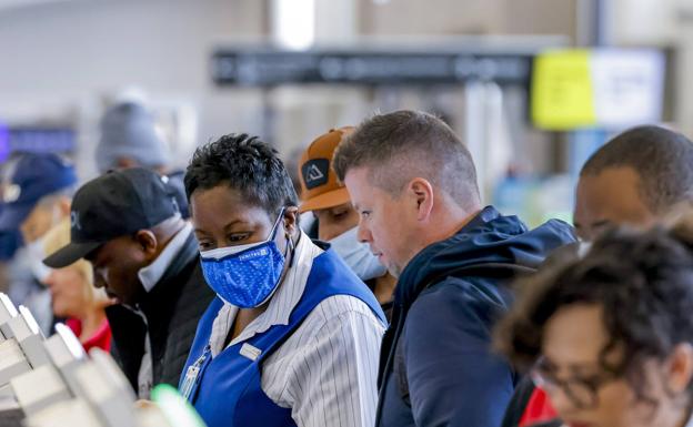 Atlanta airport, where travelers choose not to wear masks.