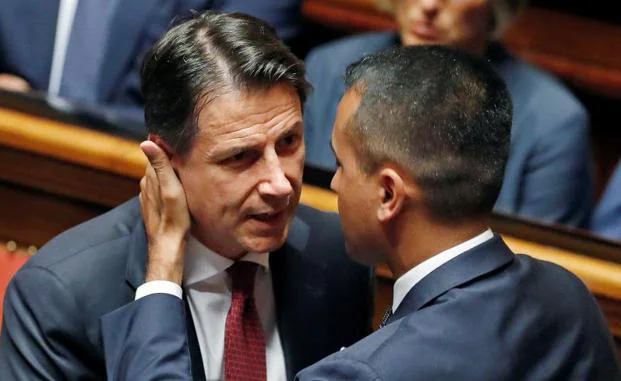 Di Maio got into a fight with the current president of the M5E, former Prime Minister Giuseppe Conte, over accounts of sending weapons to Ukraine.