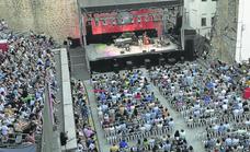 La saxofonista Lakecia Benjamin disfrutó de su primera noche en San Sebastián, ante un público que ansiaba la llegada de Diana Krall. Su salida al escenario con una introducción a piano solo hizo que todo el mundo se olvidara de la fina lluvia y se embelesara con la diva del jazz./SARA SANTOS