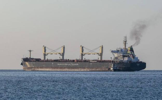 The 'Rojen', this Friday when it left the Ukrainian port of Chernomorsk, from where it heads to England loaded with 13,000 tons of grain