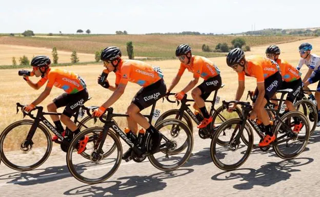 Euskaltel-Euskadi returns to the Vuelta. 