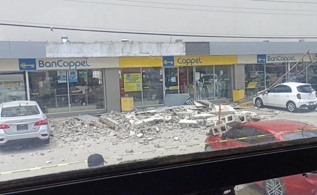 Damage caused by the earthquake in Manzanillo