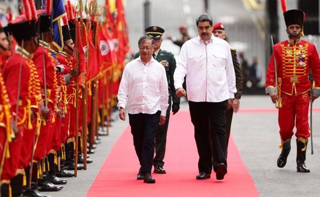 Gustavo Petro (left) and Nicolás Maduro, this Tuesday in Caracas.