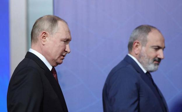 Armenian Prime Minister Nikol Pashinyan and Russian President Vladimir Putin during the Collective Security Treaty Organization (CSTO) summit in Yerevan, Armenia.