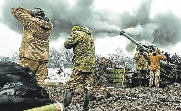 Ukrainian soldiers attack Russian positions in Donetsk. 