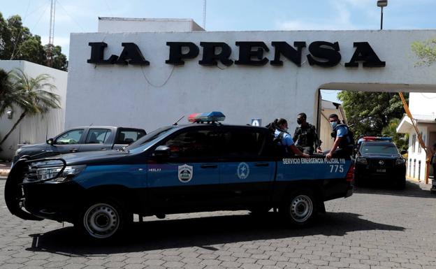 The newspaper 'La Prensa', raided by the Police, became one of the first victims of the closure of non-official media.