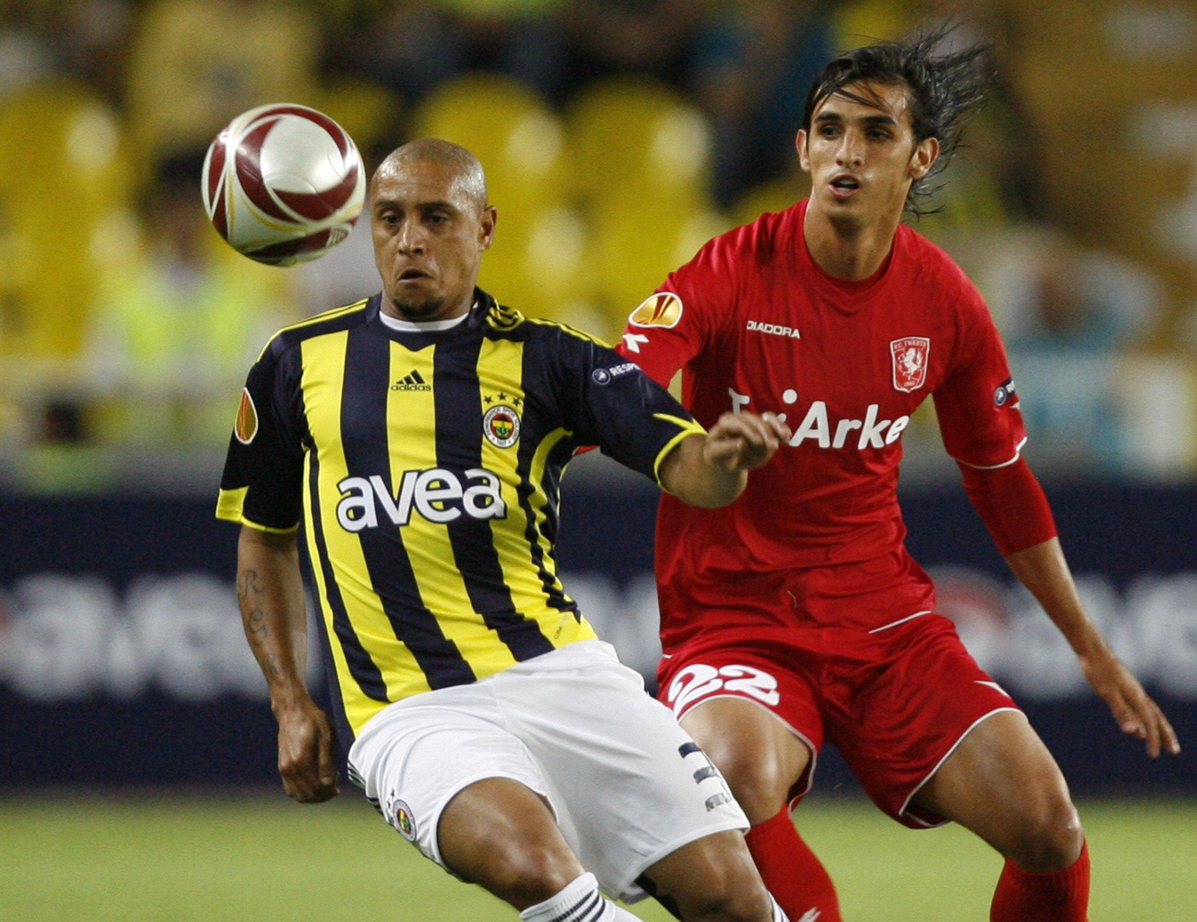 Roberto Carlos durante un partido con el Fenerbahçe