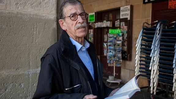 Julen Madariaga hace memoria en un libro de su militancia y disidencia